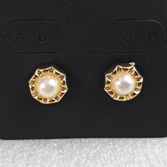 Jewelry - Elegant Faux Pearl Stud Earrings